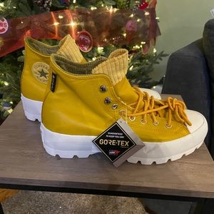 Converse SIZE 10.5 Women’s Boot